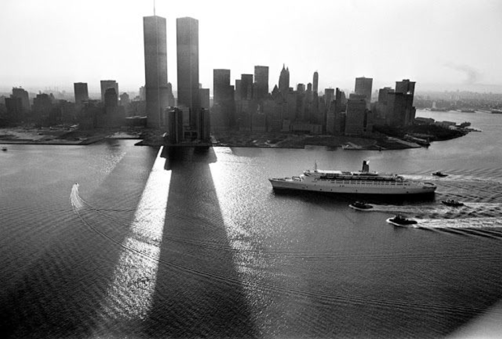 34646a72fa0879d3177d2f34bbd0a7f2--twin-towers-world-trade-center.jpg